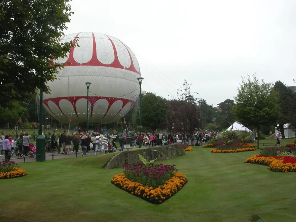Lower Gardens and the Bournemouth Balloon