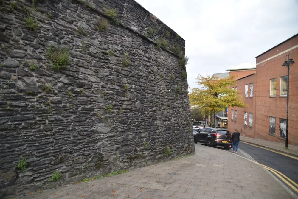 Walk Derry's Walls